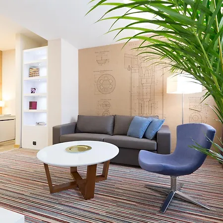 Tesla - Smart Garni Hotel 4*