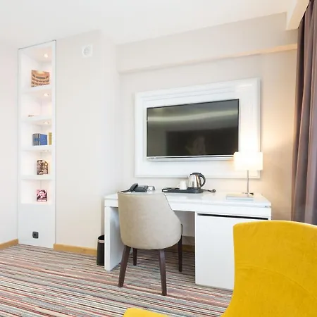Tesla - Smart Garni Hotel 4*